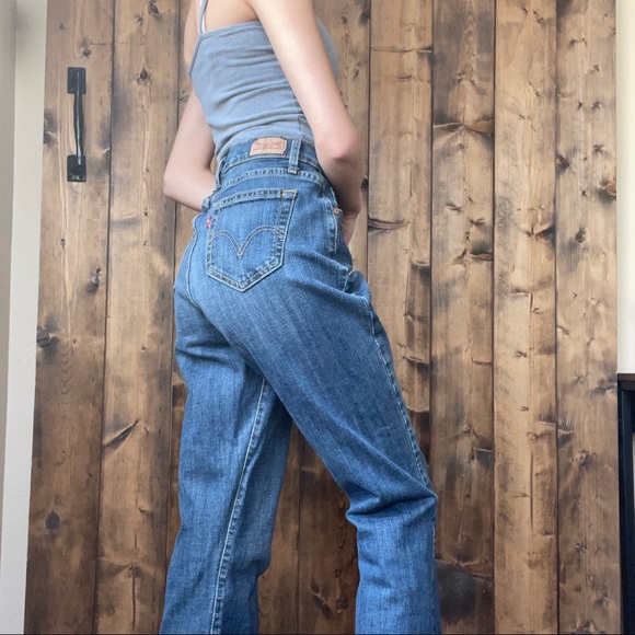 Vintage 529 Curvy Bootcut Levi’s Jeans 💙 - Picture 3 of 5